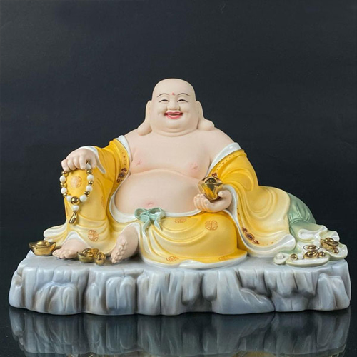 Gương mặt Ngài Di Lặc hiền từ, nụ cười viên mãn lan tỏa cảm giác hoan hỷ, an nhiên