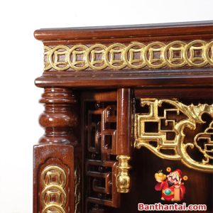 Hoa văn đồng tiền chạm khắc sắc nét, dát vàng nổi bật