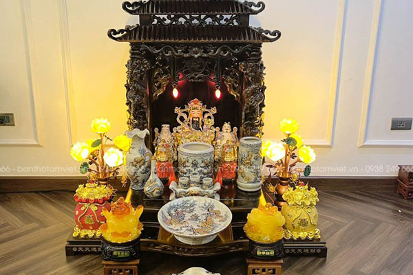 Mỗi sản phẩm tại Ban Thần Tài – từ bàn thờ, tượng thờ đến các vật phẩm phong thủy – đều được tuyển chọn kỹ lưỡng, đảm bảo đúng chất liệu, đúng kiểu dáng, đúng quy cách thờ cúng