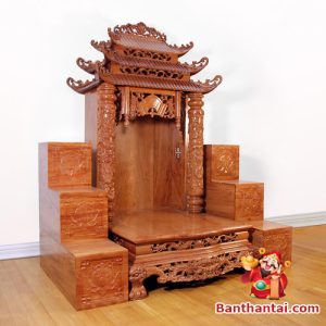 Bệ tam cấp hoa sen hai bên thể hiện sự uy nghi, bề thế