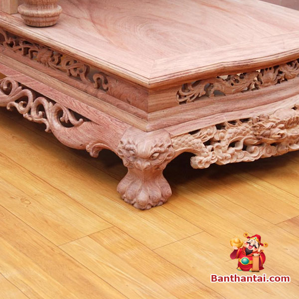 Phần chân trụ được chạm khắc họa tiết kỳ lân vững chãi