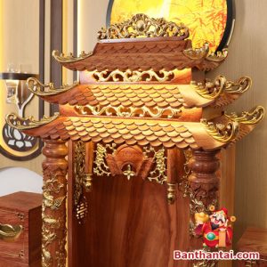 Chi tiết mái chùa ba tầng được chạm trổ công phu với lớp vảy rồng đều đặn