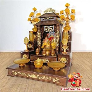 Sản phẩm gồm đầy đủ các thành phần từ ban thần tài, tam cấp, mặt kệ đến tượng và đồ thờ