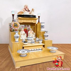 Ban Thần Tài với đầy đủ các vật phẩm thờ cúng