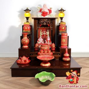 Hình ảnh trực diện bộ bàn Thờ Thần Tài Thổ Địa gốm đỏ sen vàng BTT727