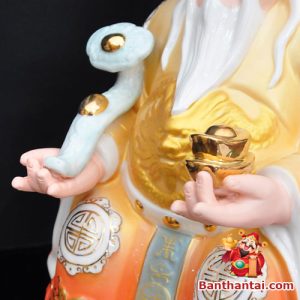 Gậy Như Ý và thỏi vàng biểu tượng cho sự hanh thông, thuận lợi