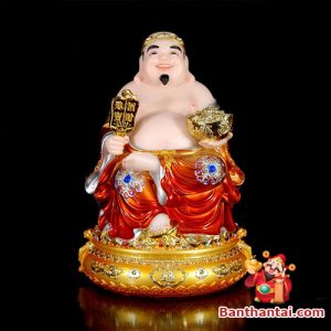 Tượng Thổ Địa tay cầm quạt và nén kim nguyên bảo giúp bảo vệ gia trạch bình an