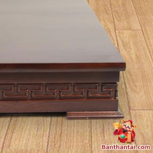 Phần đế của sản phẩm được thiết kế với các đường góc cạnh mềm mại, sắc nét