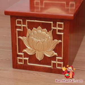 Chi tiết họa tiết hoa sen dát vàng được chạm khắc tinh xảo