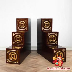 Tam Cấp Ban Thờ Thần Tài Thổ Địa Gỗ Hương TCBTT-012 với màu nâu óc chó nổi bật