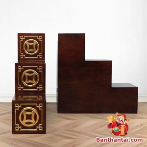 Tam Cấp Ban Thờ Thần Tài Thổ Địa Gỗ Hương TCBTT-012 với họa tiết đồng xu dát vàng