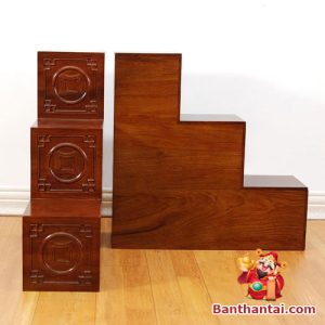 Mẫu Tam Cấp Ban Thờ này được Chế tác từ gỗ Hương Đá với màu nâu óc chó bền đẹp