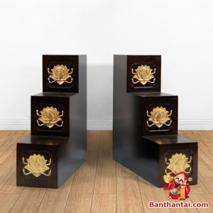 Tam Cấp Ban Thờ Thần Tài Thổ Địa Gỗ Xoan TCBTT004 được làm từ chất liệu gỗ Xoan cao cấp