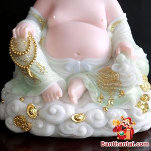Tượng được sản xuất từ chất liệu bột đá bền chắc