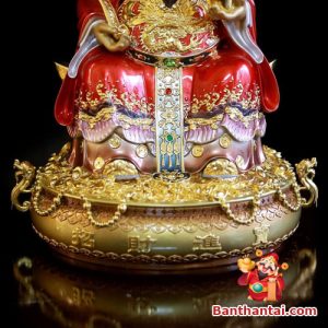 Tượng Thần Tiền ngồi trên thau vàng mang ý nghĩa giàu sang, phú quý