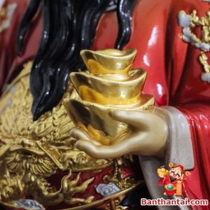 Cận cảnh hũ vàng với từng chi tiết chạm khắc tinh xảo