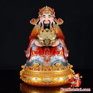Tượng Thần Như Ý ôm hũ vàng ttt-044 với áo đỏ rực rỡ và họa tiết tinh xảo