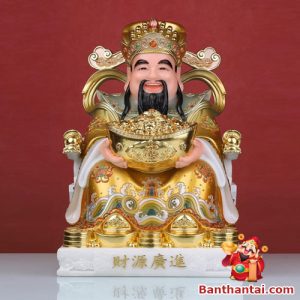 Hoạ tiết trên tượng được vẽ thủ công, dát vàng sắc nét và thẩm mĩ cao