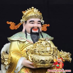 Tượng ôm hũ vàng lớn trong lòng mang đến sự giàu sang, phú quý