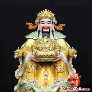 Họa tiết hoa văn trên tượng được chạm khắc tinh xảo với màu sắc bắt mắt
