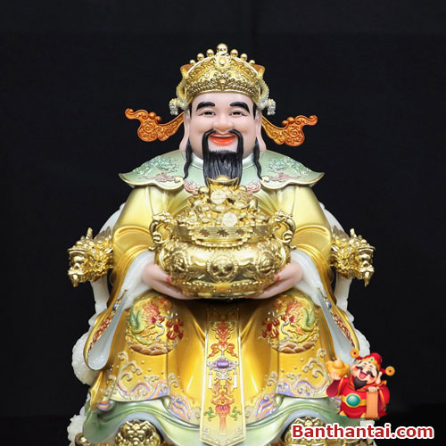 Họa tiết hoa văn trên tượng được chạm khắc tinh xảo với màu sắc bắt mắt