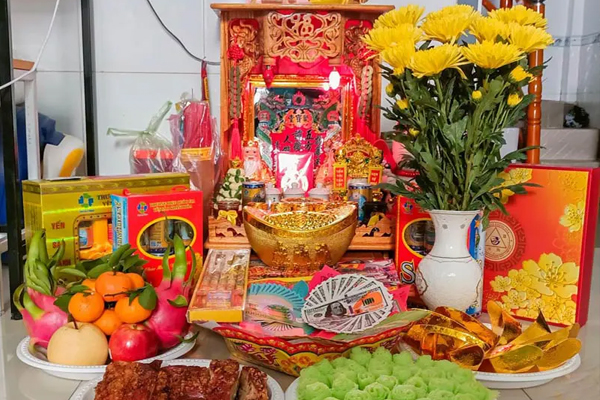 Không nên bày trí quá nhiều lễ vật trên ban Thần Tài gây cản trở tài lộc