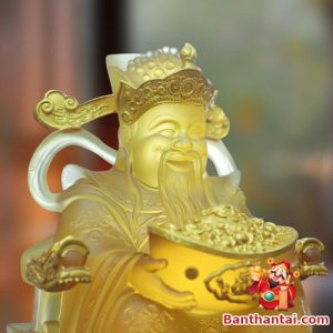 Tượng Thần Tiền hai tay bê thỏi vàng lớn