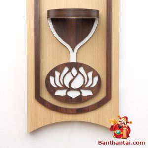 Thiết kế hoa sen được khắc nổi tỉ mỉ trên nền gỗ mang đến vẻ đẹp tự nhiên
