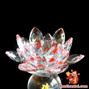 Cận cảnh hoa sen pha lê đỏ – cánh mài tinh tế, ánh sáng lung linh