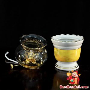 Thiết kế đèn chia 2 phần giúp dễ dàng vệ sinh lau chùi