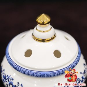 Nắp lư trầm thiết kế hoa sen – chóp vàng nổi bật, lỗ thông khói cân đối