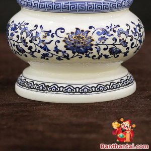 Thân lư trầm trang trí sen xanh vẽ tay – hoa văn sắc nét, phối viền cổ điển