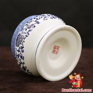 Đế lư trầm chắc chắn, đế men sứ cao cấp – có dấu triện đỏ truyền thống