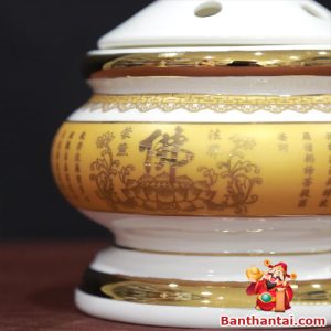 Hoa văn chữ Phật và Tâm Kinh được in vàng sắc nét trên nền sứ trắng cao cấp