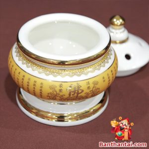 Lư trầm có miệng rộng, dễ sử dụng và vệ sinh, đi kèm nắp đậy tiện lợi