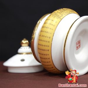 Toàn bộ thân lư được trang trí họa tiết Tâm Kinh bao quanh, tạo chiều sâu ý nghĩa