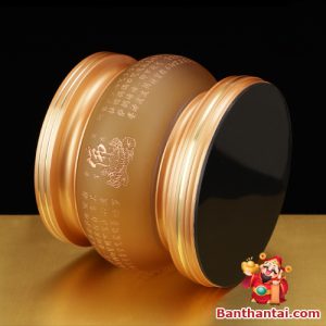 Sử dụng chất liệu đá lưu ly cao cấp và đế bọc đồng chắc chắn