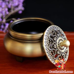 Thiết kế nắp tinh xảo, lòng lư sâu