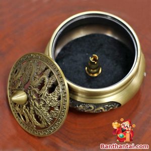 Bên trong có chân đỡ trầm chắc chắn, dễ dàng sử dụng