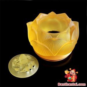 Thiết kế nắp khắc nổi sen nở, tinh xảo từng chi tiết, dễ tháo rời và sử dụng
