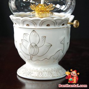 Họa tiết hoa sen khắc nổi sắc nét