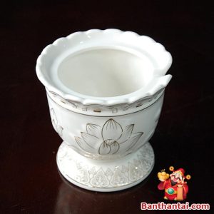 Đế đèn dầu được làm từ gốm trắng cao cấp