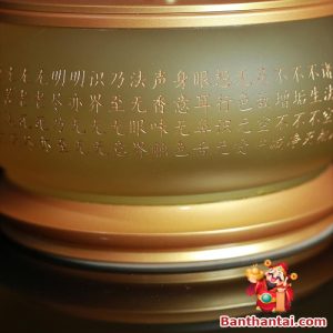 Chi tiết bài tâm kinh được khắc chìm sắc nét