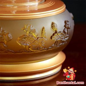Họa tiết hoa sen chạm nổi sắc nét