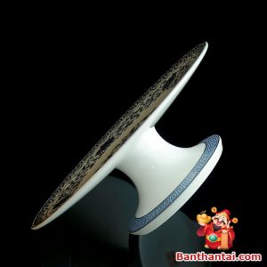 Phần đế được làm chắc chắn chịu lực tốt khi bày lễ