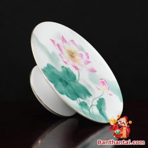 Đường kính 22.5cm giúp dễ dàng bày lễ khi thờ cúng