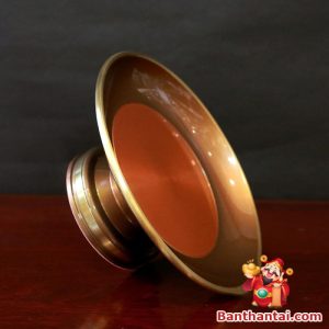 Mặt mâm đồng trơn màu đỏ sáng bóng mang may mắn đến cho gia chủ
