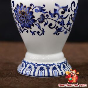 Phần đế được làm thon gọn nhẹ nhàng nhưng vẫn đủ chắc chắn