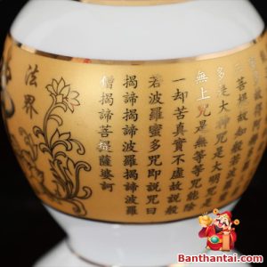 Họa tiết tâm kinh in trên nền vàng sắc nét