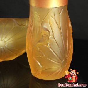 Đường vân nổi chạm lá sen sắc nét được hoàn thiện tỉ mỉ